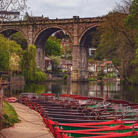 The Hidden Snug נארסבורו